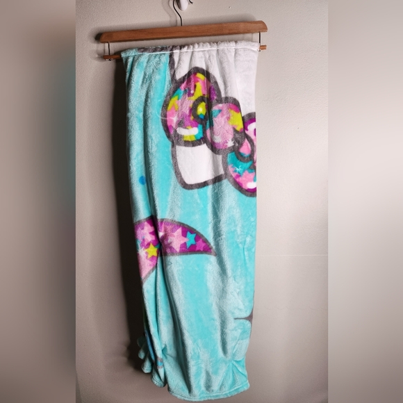 Hello Kitty Cloud Throw Blanket - Picture 5 of 6